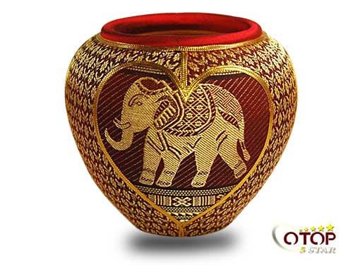 Pottery Decorated with Local Cloth